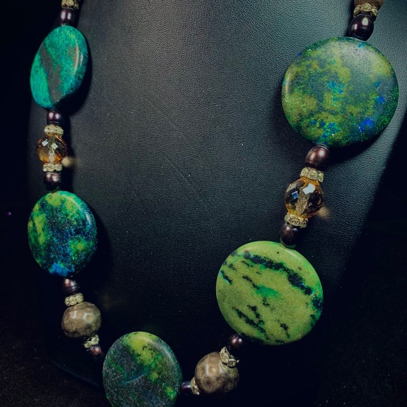 Dyed stone, metal and glass necklace. Vintage - Picture 1 of 3